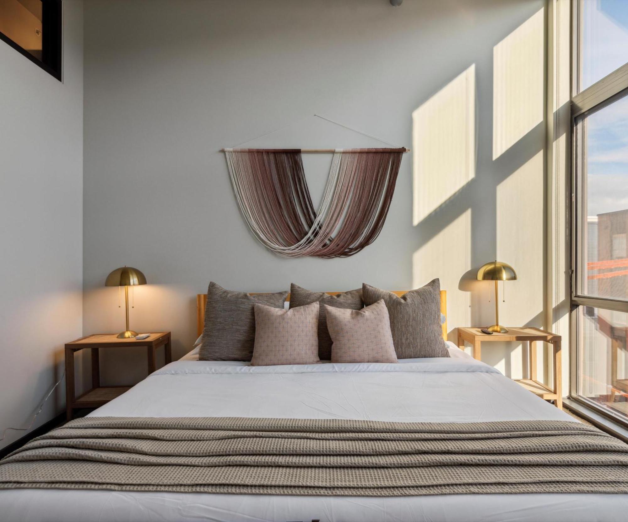 Large 3Br Apts & Studios, Free Parking, Gym, Game Room فيلادلفيا الغرفة الصورة